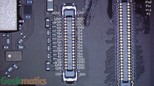 800px-iPad_Pro105_Connector_3_Edited.jpg